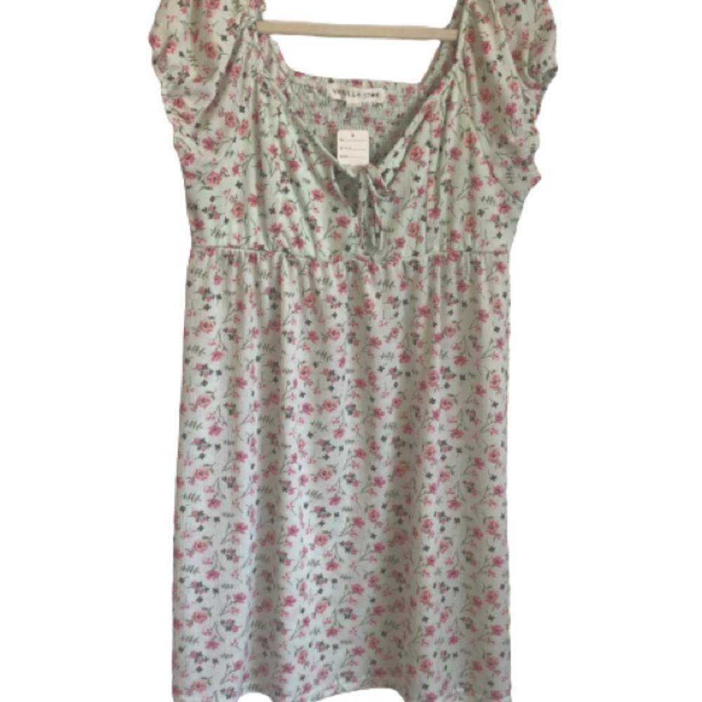 NWOT Vanilla Star Floral Dress Size L